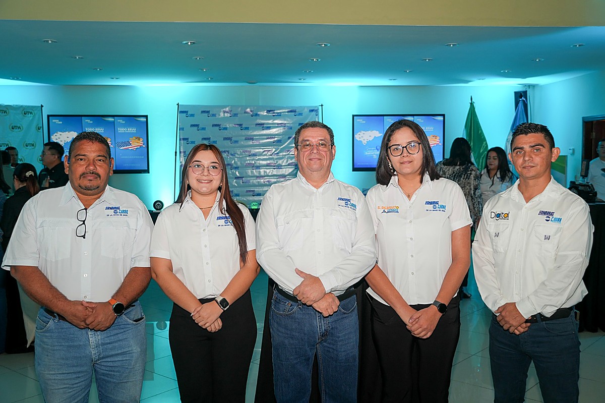 Equipo de Honduras Cargo Courier en un evento institucional